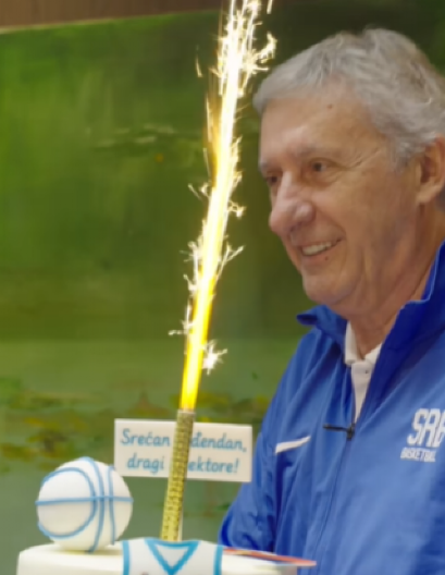 SLAVLJE U TABORU "ORLOVA" Jokić i drugovi priredili rođendansko iznenađenje Pešiću (VIDEO)