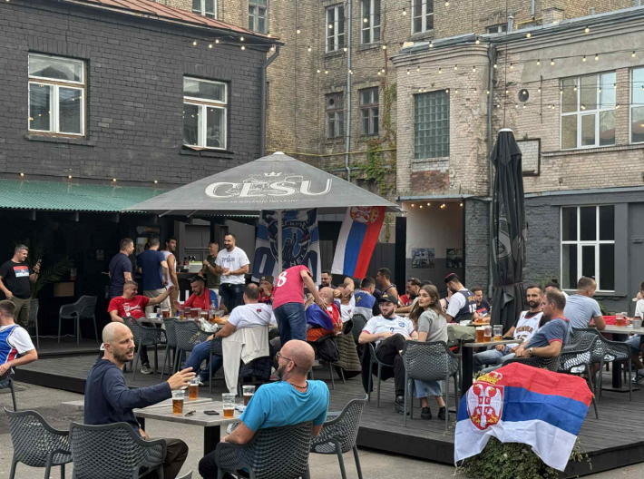 PATRIOTSKE PESME Ori se “Veseli se srpski rode” i "Vidovdan" pred meč Srbije na Evrobasketu (VIDEO)