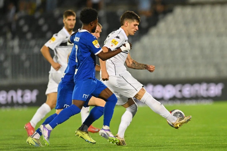 PARTIZANOVI REZERVISTI SRUŠILI RADNIK Crno-beli u drugom poluvremenu probili bedem Surduličana i vratili se na pobednički kolosek