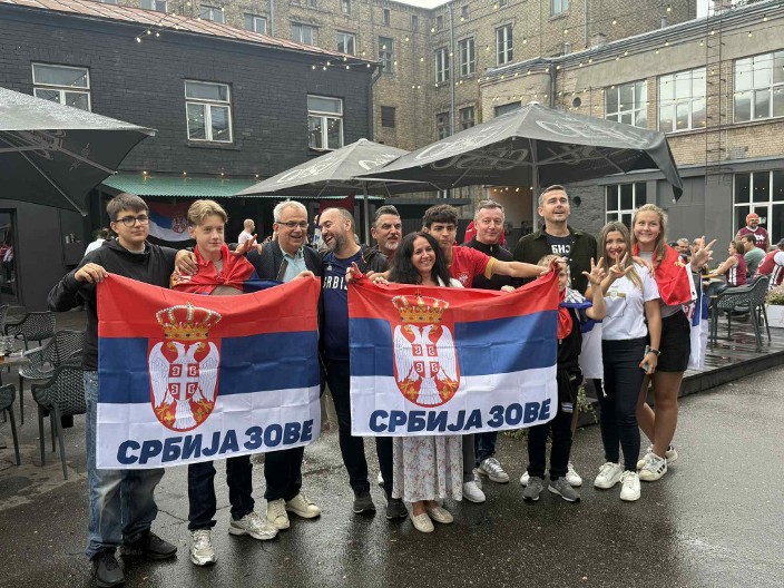 NACIONALNI KOŠARKAŠKI PRAZNIK U RIGI Fešta Letonaca i luda atmosfera nedovoljna za trijumf, Srbija 3 od 3, infarkt za navijače, magija Džokera, pa šmekerski potez Jokića