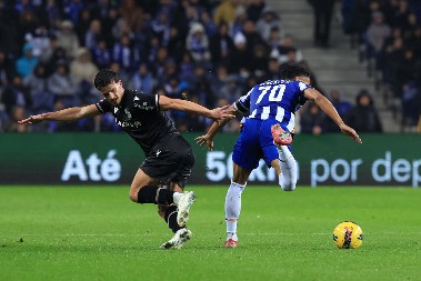 PUČE BOMBA NA "MARAKANI" Zvezda dovodi Portugalca
