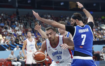 NIJE SAMO JOKIĆ MAĐIONIČAR Milutinov potezom naterao Čehe da se češu po glavi (VIDEO)