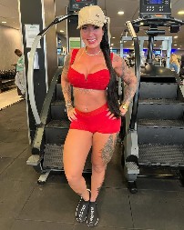 ČUJ, NEDISCIPLINA Momci u Brazilu oterani iz kluba zbog zagrljaja zvezde 18+ filmova