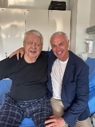 CRVENA ZVEZDA JE VELIKA PORODICA Zvezdan Terzić posetio legendu kluba u bolnici (FOTO)