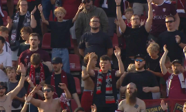 SKANDAL NA TRIBINAMA U RIGI Letonac pokazivao kukasti krst tokom meča sa Srbijom