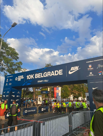 SPEKTAKL U PRESTONICI Počela ulična trka na 10 km u Beogradu