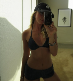 UKRAJINAC SE NE SMIRUJE Čelsijev promašaj od 100 miliona čeka presudu za doping i udvara se glumici od koje zastaje daha (FOTO)