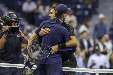 IZAZVAO SKANDAL SVETSKIH RAZMERA, SAD SE IZVINJAVA Italijan se oglasio posle haosa o kojem bruji ceo svet