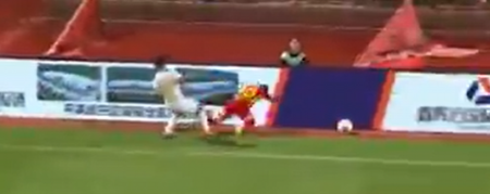 UZNEMIRUJUĆE Bivši reprezentativac udario u reklamu i slomio vrat (VIDEO)