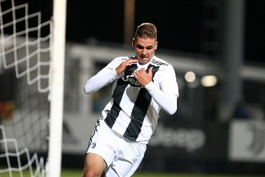 NEOBIČAN PUT VELIKE NADE SRPSKOG FUDBALA Trenirao sa Partizanom, igrao za Zvezdu, družio se sa Kristijanom Ronaldom u Juventusu, a sada je u petoj ligi