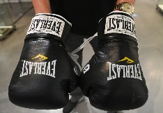 OKAČIO RUKAVICE O KLIN Legendarni bokser završio karijeru