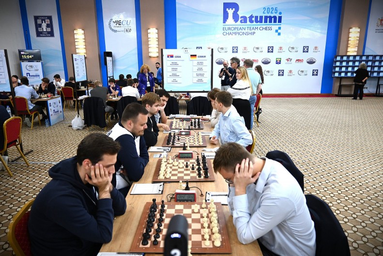 REMI NADE Šahisti odigrali nerešeno sa Nemačkom i ostali u trci za medalju, u poslednjem kolu se sve rešava, šahistkinje pobedile Slovačku