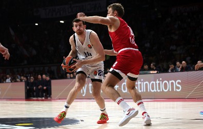 VELIKA POBEDA SRPSKOG TRENERA Kokoškov sa Efesom srušio Olimpijakos u Pireju