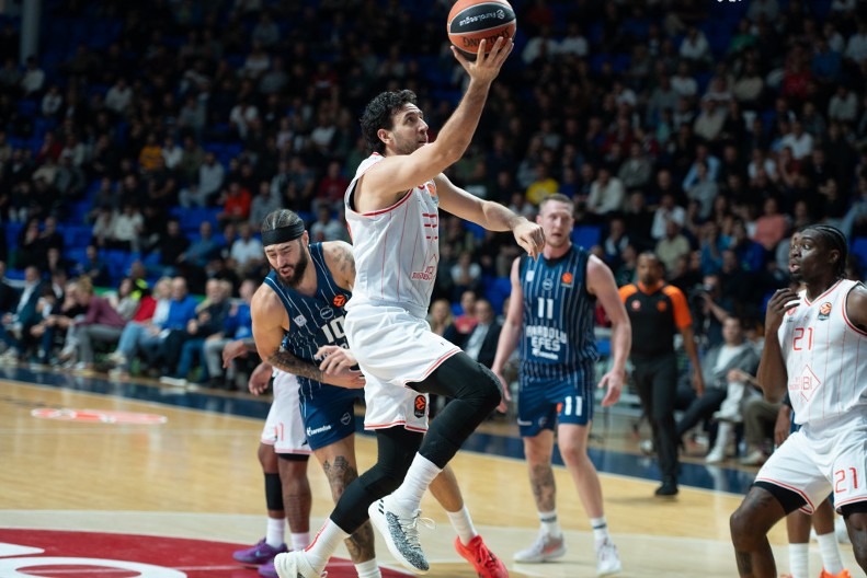 VASA JE PONOVO ONAJ STARI Micić zatrpao koš Valensije i nosio Hapoel do pobede