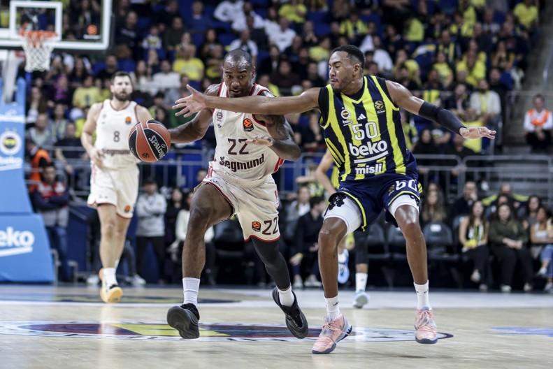 KONAČNO FENER Šampion Evrope prekinuo seriju poraza, Gudurić i Armani srušili Žalgiris