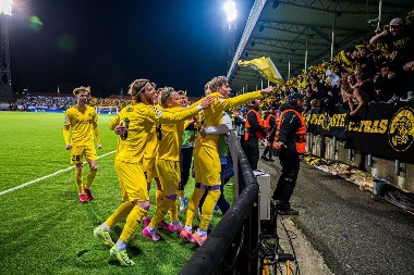 KOŽA SE JEŽI, SUZE NAVIRU Dečak sa staklenim okom najverniji navijač