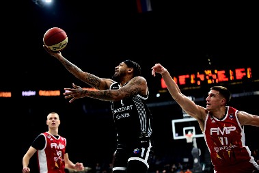 OZBILJAN PROBLEM ZA PARTIZAN Povredio se Karlik Džons