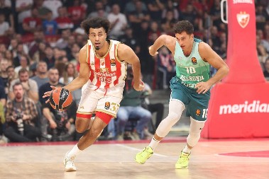 NASTAVAK FENOMENALNE SERIJE CRVENO-BELIH Zvezda u grotlu Arene srušila Baskoniju koja ne zna za pobedu i vezala četvrti trijumf u Evroligi