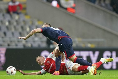 MARKO ARNAUTOVIĆ NA ŠTAKAMA Napadač Zvezde doživeo tešku povredu