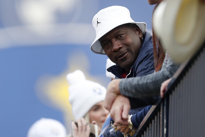 POJAVIO SE SNIMAK Zbog ovog šuta je Majkl Džordan bi nervozan, a onda... (VIDEO)