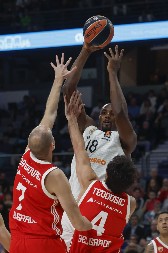 BOMBA NA POMOLU Evroligaš dovodi slavnog centra da gasi požar