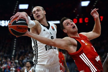 VEČE U ZNAKU SRBA Smailagić i Petrušev dominirali, ali se nisu radovali