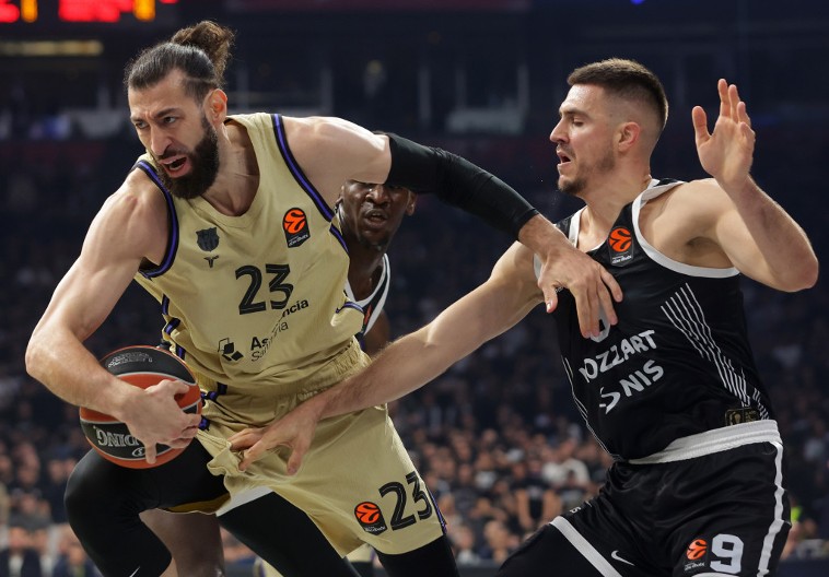 UTIŠAO ARENU, PA PONEO LASKAVO PRIZNANJE Košarkaš Barselone MVP kola