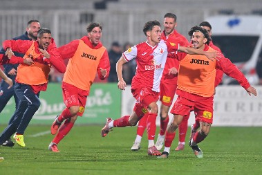 ZAKUVALO SE U SUPERLIGI Vojvodina srušila Nišlije na "Čairu" i približila se Partizanu i Crvenoj zvezdi na tabeli