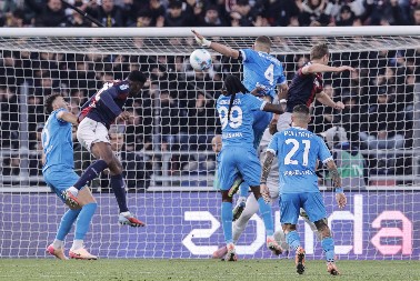 NAPOLI IZGUBIO U BOLONJI Đenova i Fjorentina podelili bodove u Seriji A