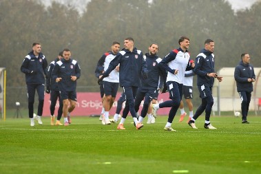 POSLEDNJI RAPORT PRED PUT NA OSTRVO Fudbaleri Srbije imaju završne pripreme uoči odlaska u London