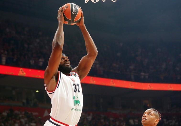 BIZARNIJE OD OVOGA NE MOŽE Centar Armanija se okliznuo u svlačionici i propušta meč u Evroligi