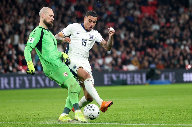 NE MOGU DA SE POREDE MEČEVI U LONDONU I BEOGRADU Rajković zadovoljan igrom Srbije