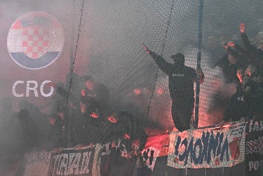 OGLASILA SE CRNOGORSKA POLICIJA Utvrđuje se identitet hrvatskih navijača koji su vređali Srbe