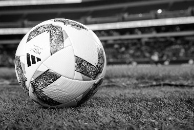 FUDBAL ZAVIJEN U CRNO Preminuo svetski šampion