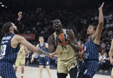 DRAMA U ISTANBULU Efes u polsednjoj sekundi srušio Barselonu