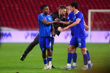 VOJVODINA GUBI KORAK ZA VEČITIMA Radnik ubedljiv protiv "lala"