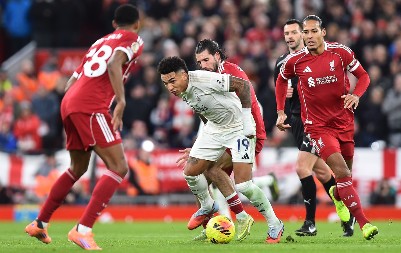 DEBAKL LIVERPULA Milenkovićev Forest silan na "Enfildu"