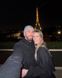 VILDOZA I MILICA ČEKAJU BEBU Košarkaš ljubi suprugin stomak, otkrili i pol deteta