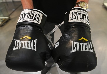 UŽASNA TRAGEDIJA MMA borac se srušio za vreme meča i preminuo