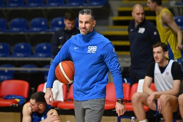 SELEKTOR SRBIJE SA OKUPLJANJA POSLAO PORUKU Alimpijević apelovao na FIBA: Ili da se puste svi ili niko