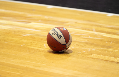 DA LI JE TRAGEDIJA MOGLA DA SE IZBEGNE? Pojavili se detalji o smrti mladog košarkaša, snimak pokazuje da ga je trener vratio u igru uprkos kobnom udarcu (VIDEO)