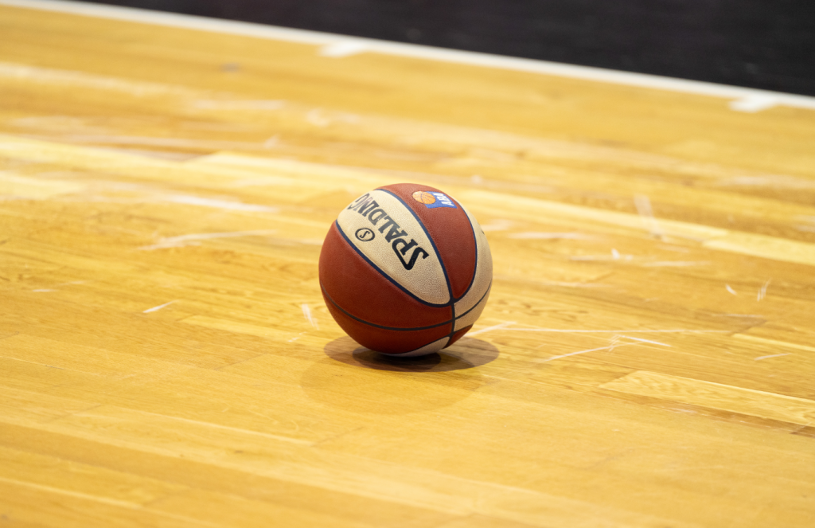 DA LI JE TRAGEDIJA MOGLA DA SE IZBEGNE? Pojavili se detalji o smrti mladog košarkaša, snimak pokazuje da ga je trener vratio u igru uprkos kobnom udarcu (VIDEO)