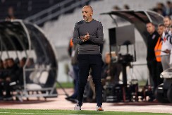 JEZIVE SCENE U IZRAELU Huligani došli do stana Lazetića, ispaljivali pirotehniku, pokušali da upadnu u zgradu (VIDEO)