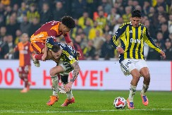 LUDNICA U VELIKOM DERBIJU Fener u 95. minutu izbegao poraz