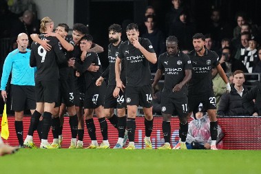 NEVIĐENA LUDNICA U LONDONU Devet golova, Halandova istorija i pobeda Sitija