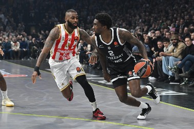 ZVEZDA U PADU, PARTIZAN BEŽI SA DNA Ovako izgleda tabela Evrolige nakon ludnice u derbiju
