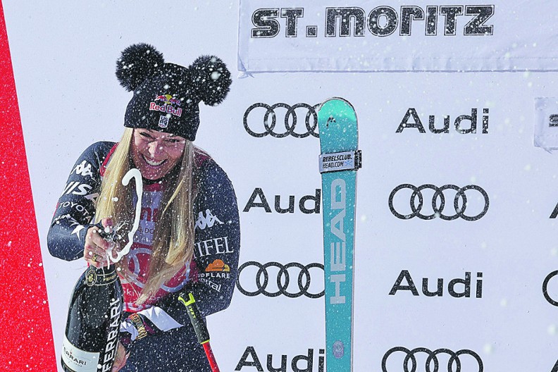 TOČIO SE ŠAMPANJAC Lindzi Von zadivila svet, pa dala „dečku“ da spava s trofejom