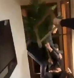 NAPRAVILI POTPUNI LOM  Njihov tim vodio 3:1, pa izgubio, oni od besa demolirali apartman (VIDEO)