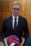 VUČIĆ DOBIO ŠAMPIONSKI POKLON OD VATERPOLISTA "Potpisali su je momci, čuvaćemo je ovde u Predsedništvu" (VIDEO)