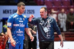 SELEKTOR HRVATSKE POBESNEO "Ubacili su nas u autobus kao piliće, ovo je šokantno i skandalozno"